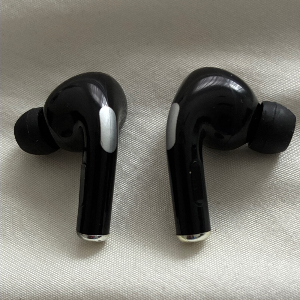 Black Wireless Earbuds with Charging Case - Picture 4 of 4